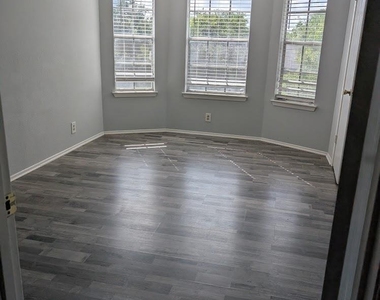 2102 Kirksey Dr - Photo Thumbnail 3