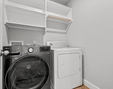 7106 Silver Star Ln - Photo Thumbnail 16