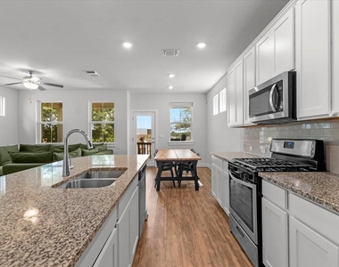7106 Silver Star Ln - Photo Thumbnail 5