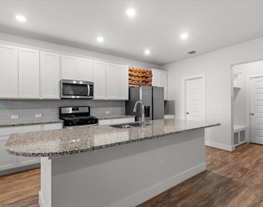 7106 Silver Star Ln - Photo Thumbnail 2