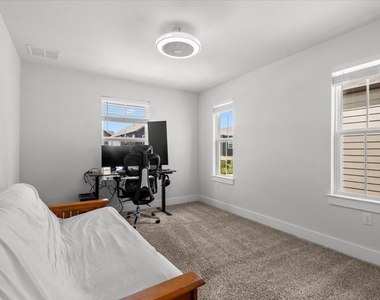 7106 Silver Star Ln - Photo Thumbnail 20