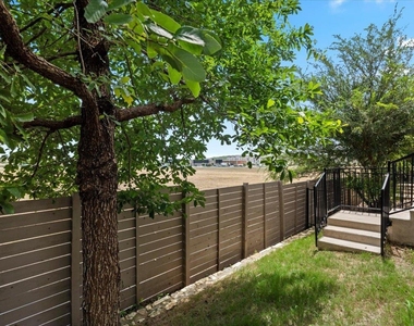 7106 Silver Star Ln - Photo Thumbnail 31