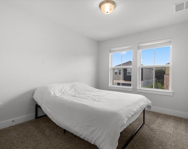 7106 Silver Star Ln - Photo Thumbnail 17