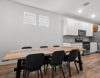 7106 Silver Star Ln - Photo Thumbnail 11