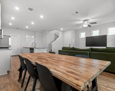 7106 Silver Star Ln - Photo Thumbnail 12