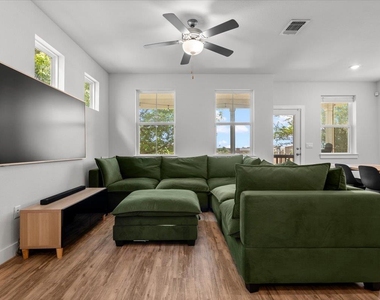 7106 Silver Star Ln - Photo Thumbnail 9