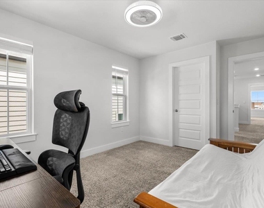 7106 Silver Star Ln - Photo Thumbnail 21