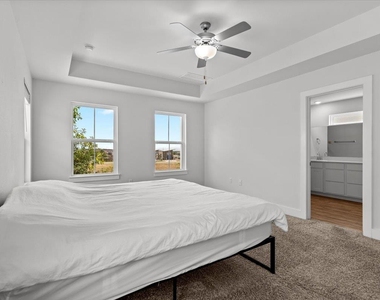 7106 Silver Star Ln - Photo Thumbnail 23