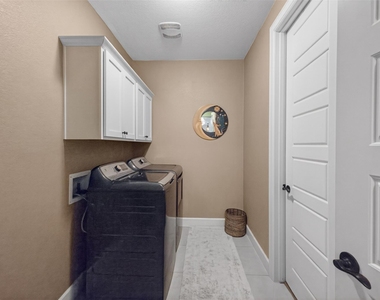 4017 Benetton Way - Photo Thumbnail 21