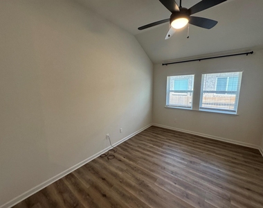 1136 Olympic Ln - Photo Thumbnail 13