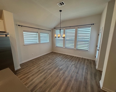 1136 Olympic Ln - Photo Thumbnail 5