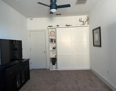 9605 Tanager Ln - Photo Thumbnail 12