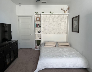 9605 Tanager Ln - Photo Thumbnail 11