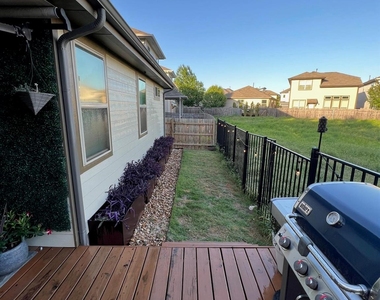 9605 Tanager Ln - Photo Thumbnail 19