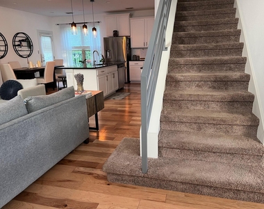 9605 Tanager Ln - Photo Thumbnail 7