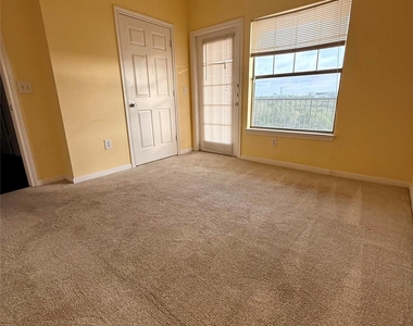 2320 Gracy Farms Ln - Photo Thumbnail 27