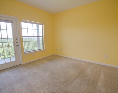 2320 Gracy Farms Ln - Photo Thumbnail 12