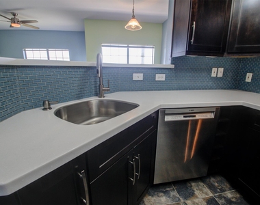 2320 Gracy Farms Ln - Photo Thumbnail 8
