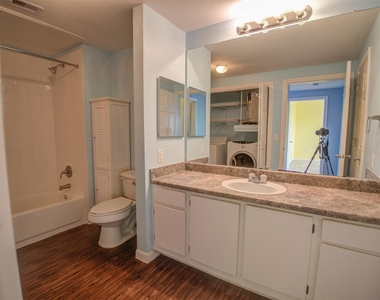 2320 Gracy Farms Ln - Photo Thumbnail 16