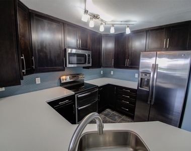 2320 Gracy Farms Ln - Photo Thumbnail 5