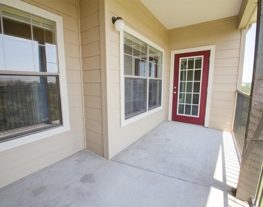 2320 Gracy Farms Ln - Photo Thumbnail 22