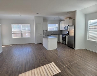 5576 Bellissima Way - Photo Thumbnail 7