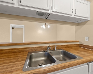 313 Greenlawn Blvd - Photo Thumbnail 12