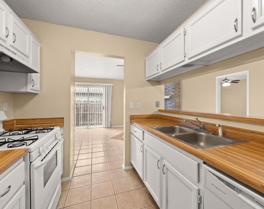 313 Greenlawn Blvd - Photo Thumbnail 13