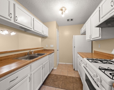 313 Greenlawn Blvd - Photo Thumbnail 9