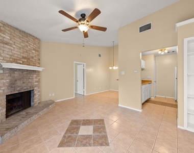 313 Greenlawn Blvd - Photo Thumbnail 4
