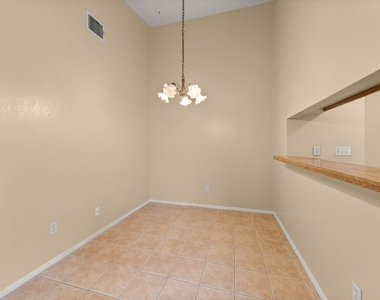 313 Greenlawn Blvd - Photo Thumbnail 7