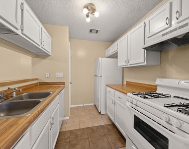 313 Greenlawn Blvd - Photo Thumbnail 10