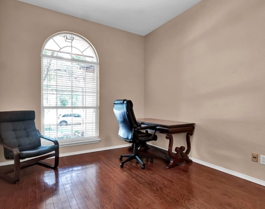 3339 Rod Carew Dr - Photo Thumbnail 2