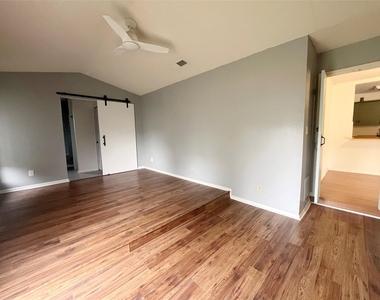 8702 Dawnridge Cir - Photo Thumbnail 12