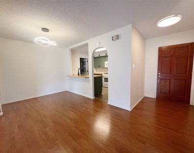 8702 Dawnridge Cir - Photo Thumbnail 3