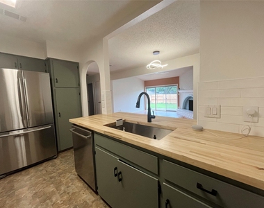8702 Dawnridge Cir - Photo Thumbnail 8