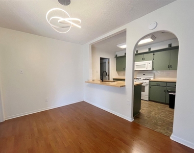 8702 Dawnridge Cir - Photo Thumbnail 4