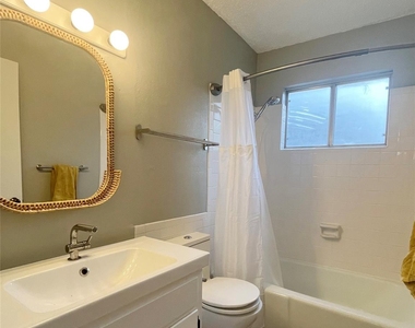 8702 Dawnridge Cir - Photo Thumbnail 18