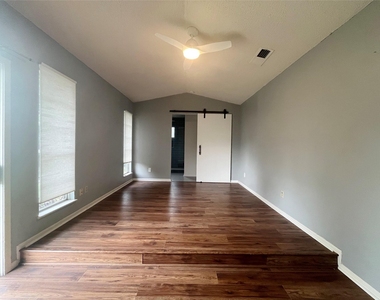 8702 Dawnridge Cir - Photo Thumbnail 11