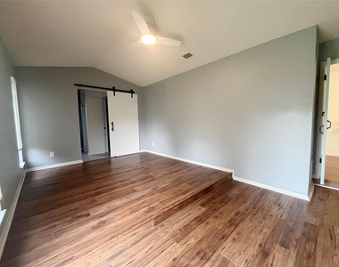 8702 Dawnridge Cir - Photo Thumbnail 10