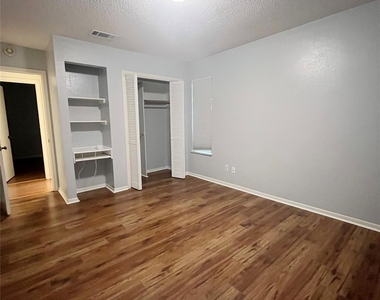 8702 Dawnridge Cir - Photo Thumbnail 14