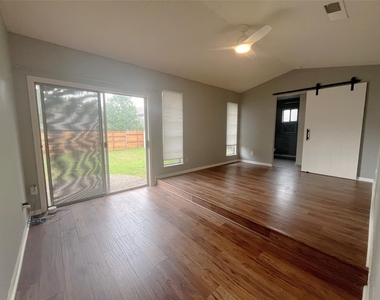 8702 Dawnridge Cir - Photo Thumbnail 13