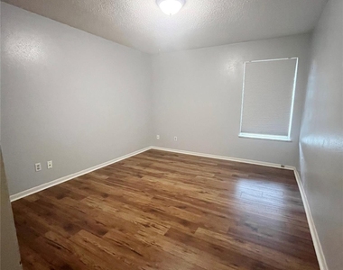 8702 Dawnridge Cir - Photo Thumbnail 17