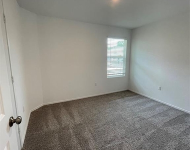 10717 Steinbeck Dr - Photo Thumbnail 9