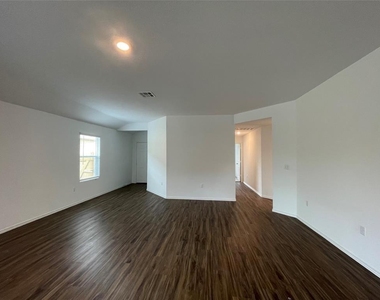 10717 Steinbeck Dr - Photo Thumbnail 6