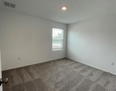 10717 Steinbeck Dr - Photo Thumbnail 12