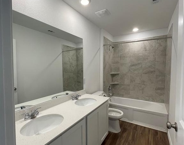 10717 Steinbeck Dr - Photo Thumbnail 13