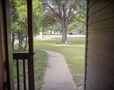 1612 Buttercup Rd - Photo Thumbnail 2