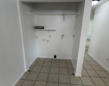 1301 Greenlawn Pkwy - Photo Thumbnail 5