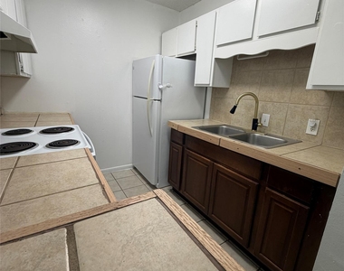 1301 Greenlawn Pkwy - Photo Thumbnail 4